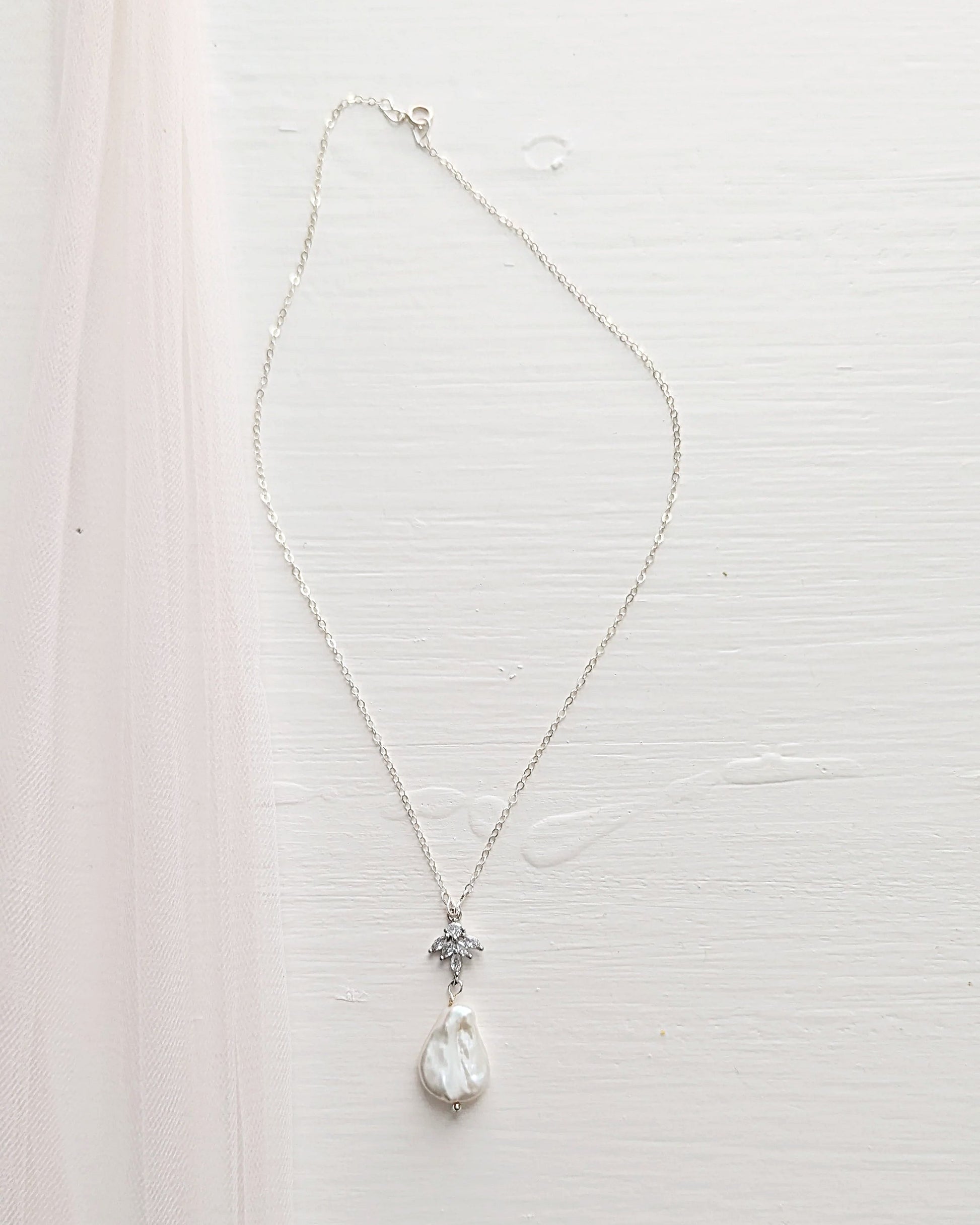 baroque pearl pendant necklace