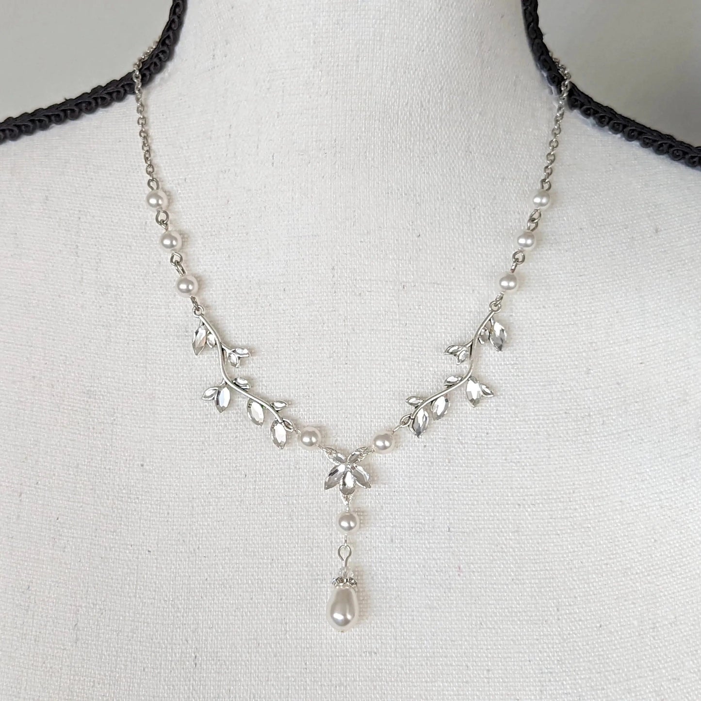necklace for sweetheart neckline wedding dress