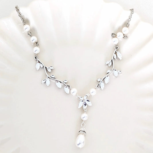 Dainty Leaf Necklace - JazzyAndGlitzy