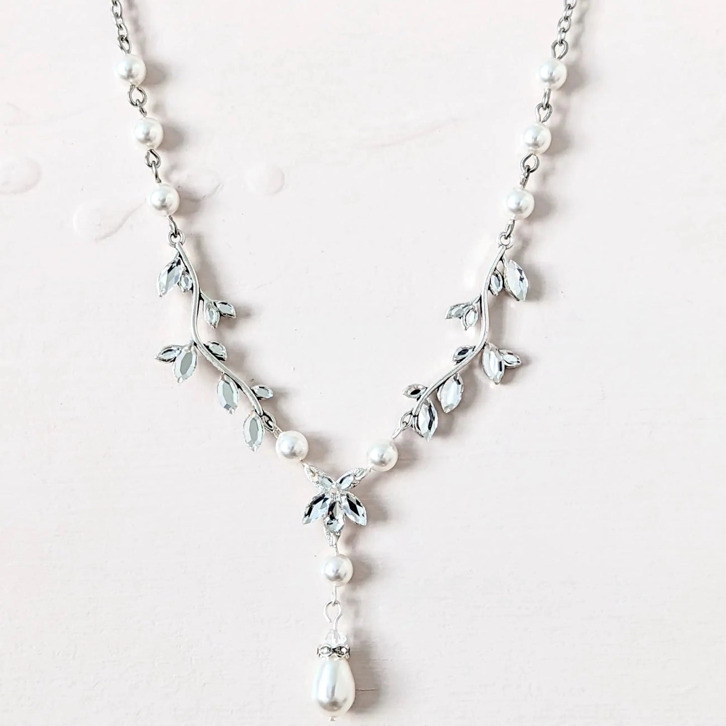 Dainty Leaf Necklace - JazzyAndGlitzy