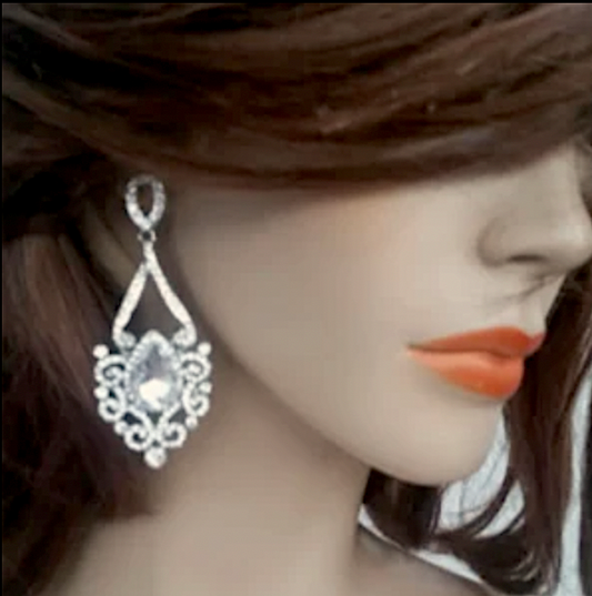 elegant chandeler silver diamonds earrings