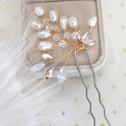 Romantic hairpin with white opal and champagne crystals.