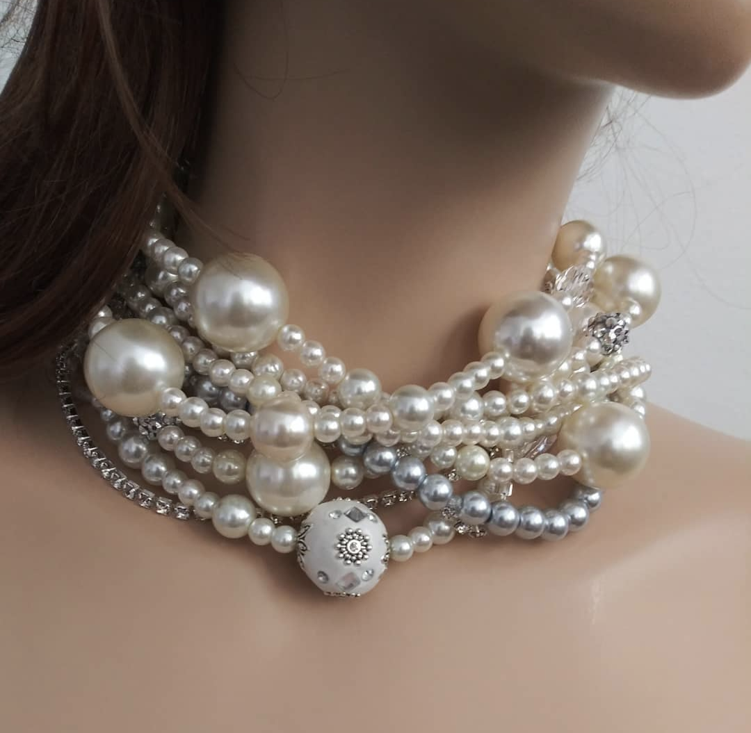 Opulent bridal necklace with white and grey pearls