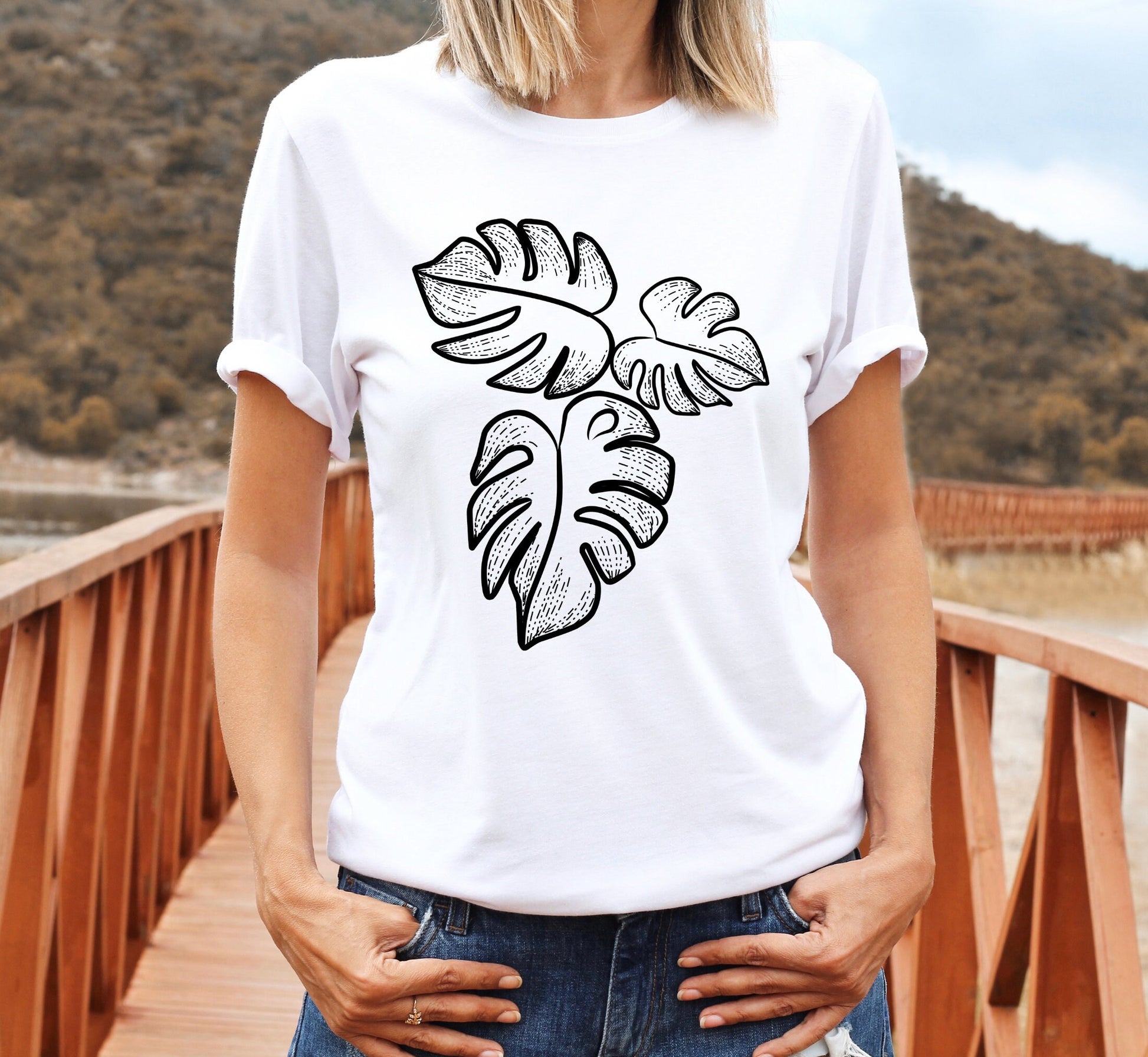 Monstera Leaf Shirt, Plant Lover Gift, Botanical T-Shirt, Houseplant Gardening Plant Lady Tee