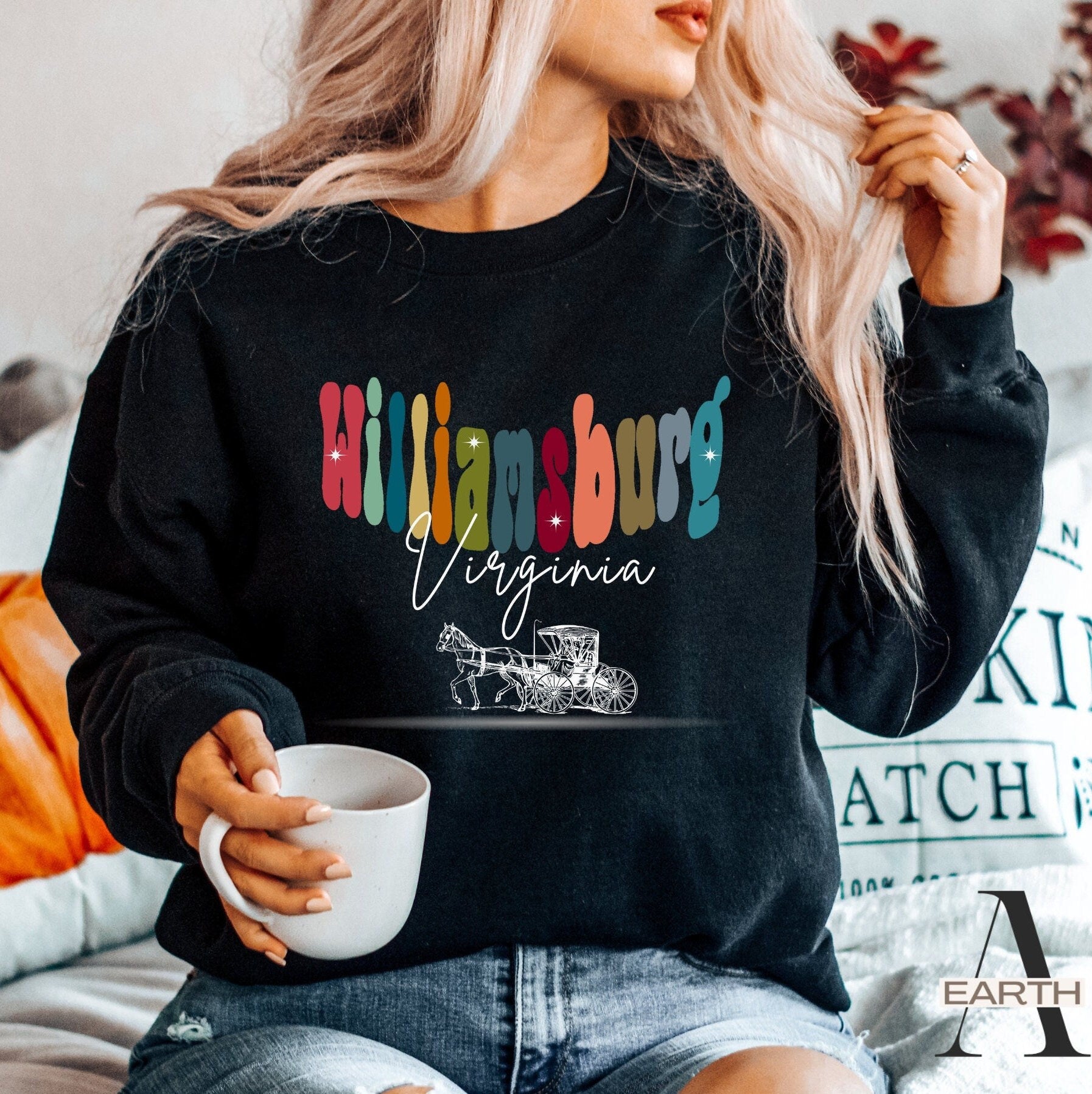 Williamsburg Virginia Sweatshirt: Vintage Traveler Crewneck