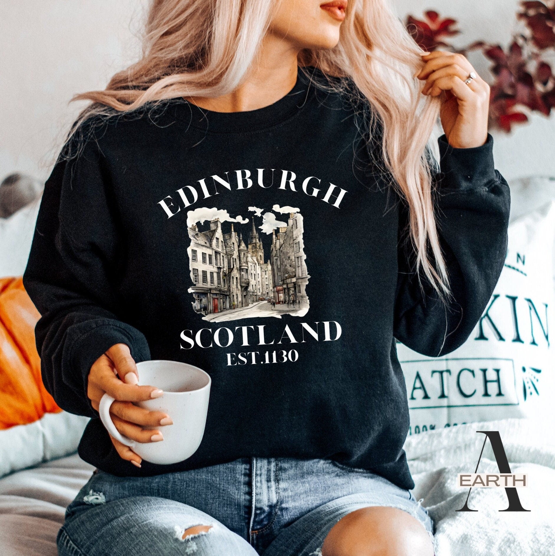 Retro Edinburgh Scotland Sweatshirt: Vintage Travel Souvenir