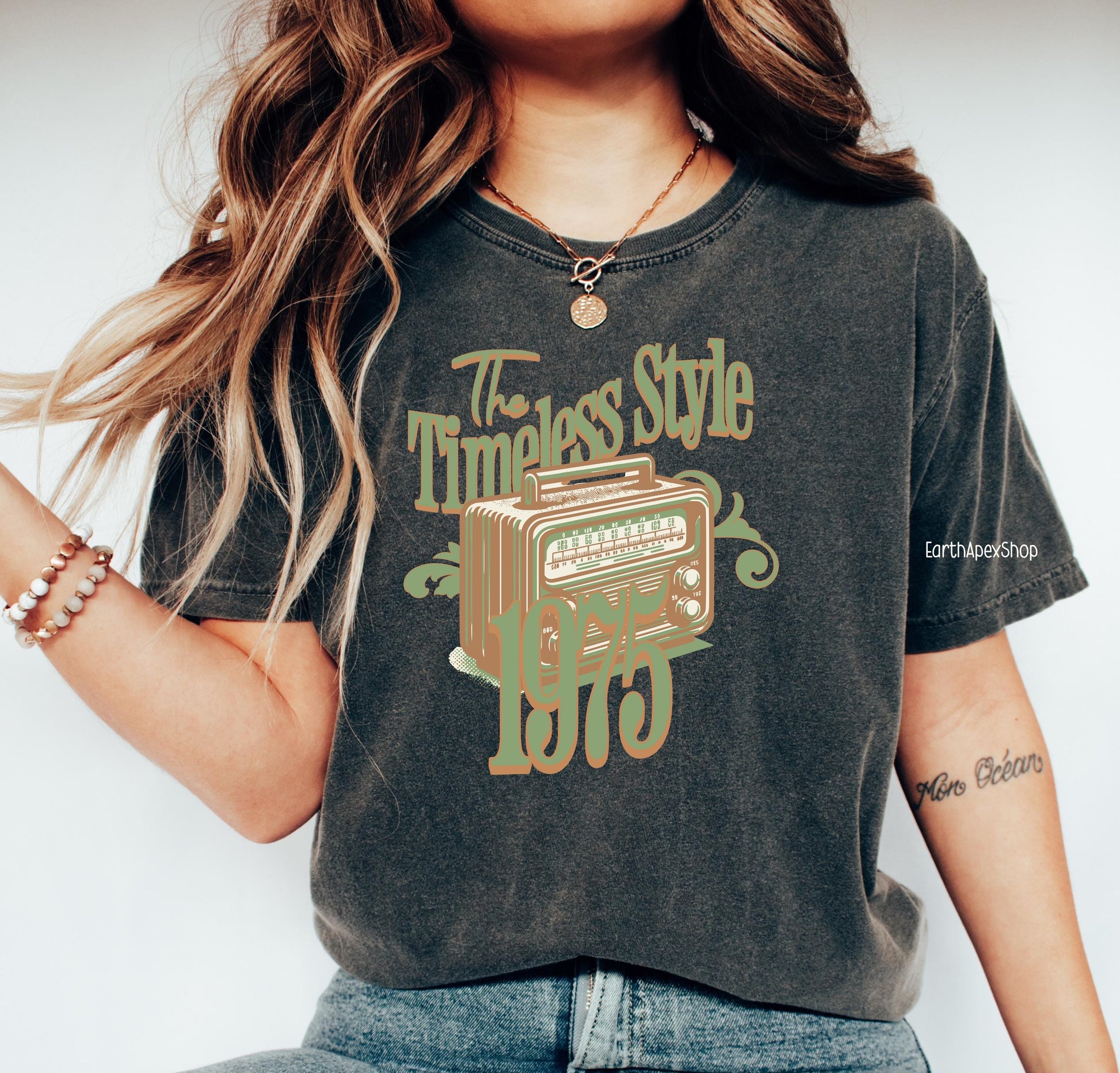 1975 Retro Radio Graphic Tee, Vintage Travel Shirt