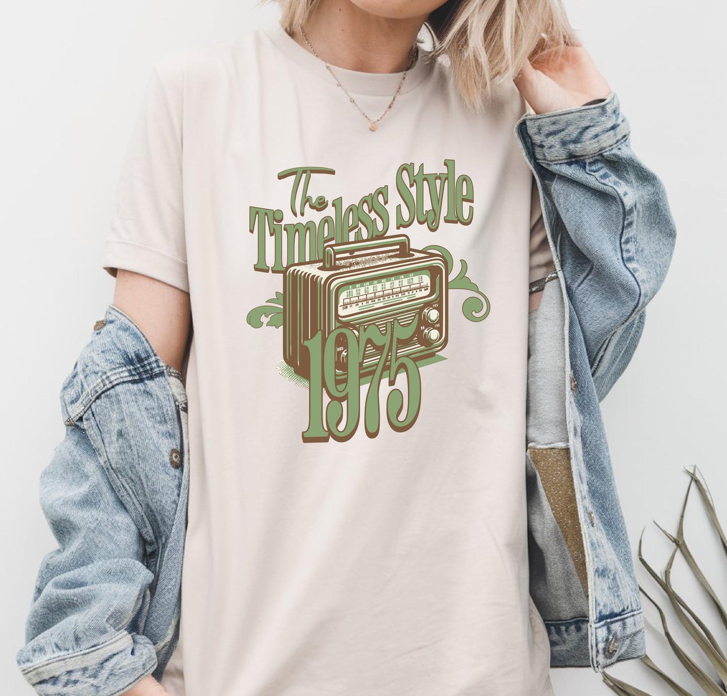 1975 Retro Radio Graphic Tee, Vintage Travel Shirt
