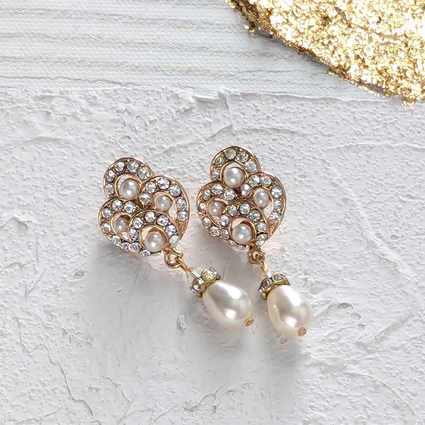 Drop Pearl Earrings Gold