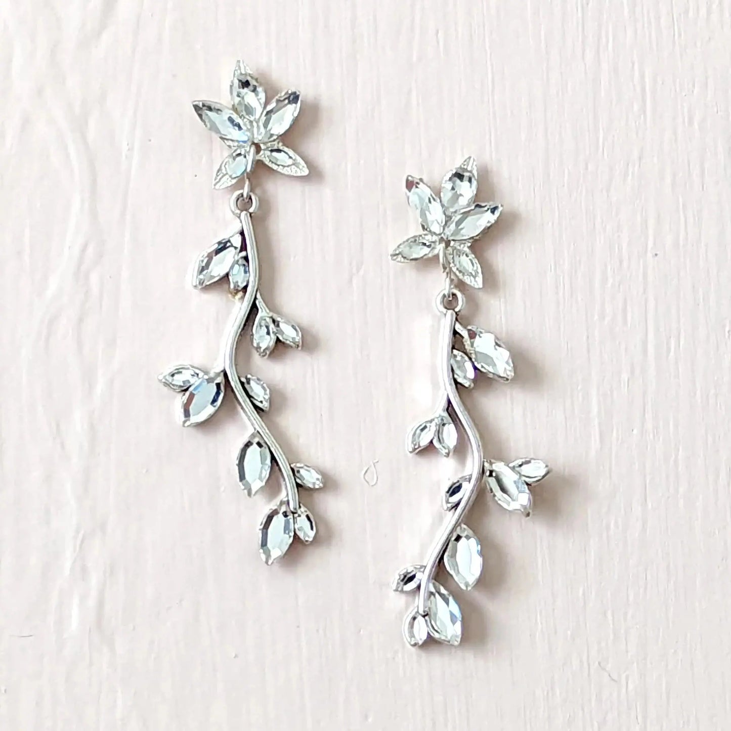 silver wedding earrings for the wedding guest