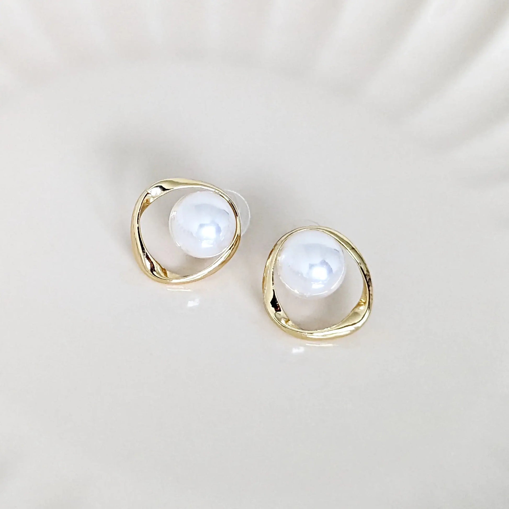 Pearl Sculptural Drop Earrings | Mejuri