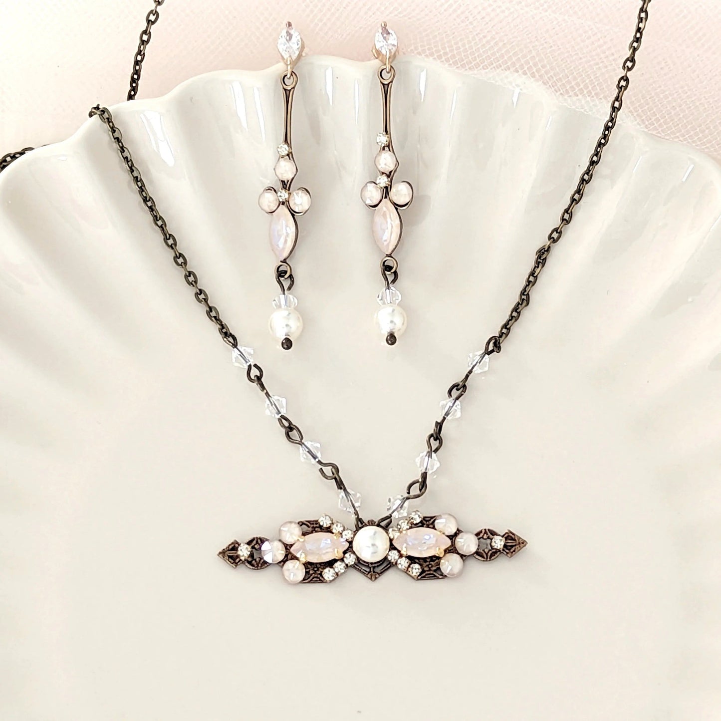 Vintage Style Crystal Wedding Necklace - JazzyAndGlitzy