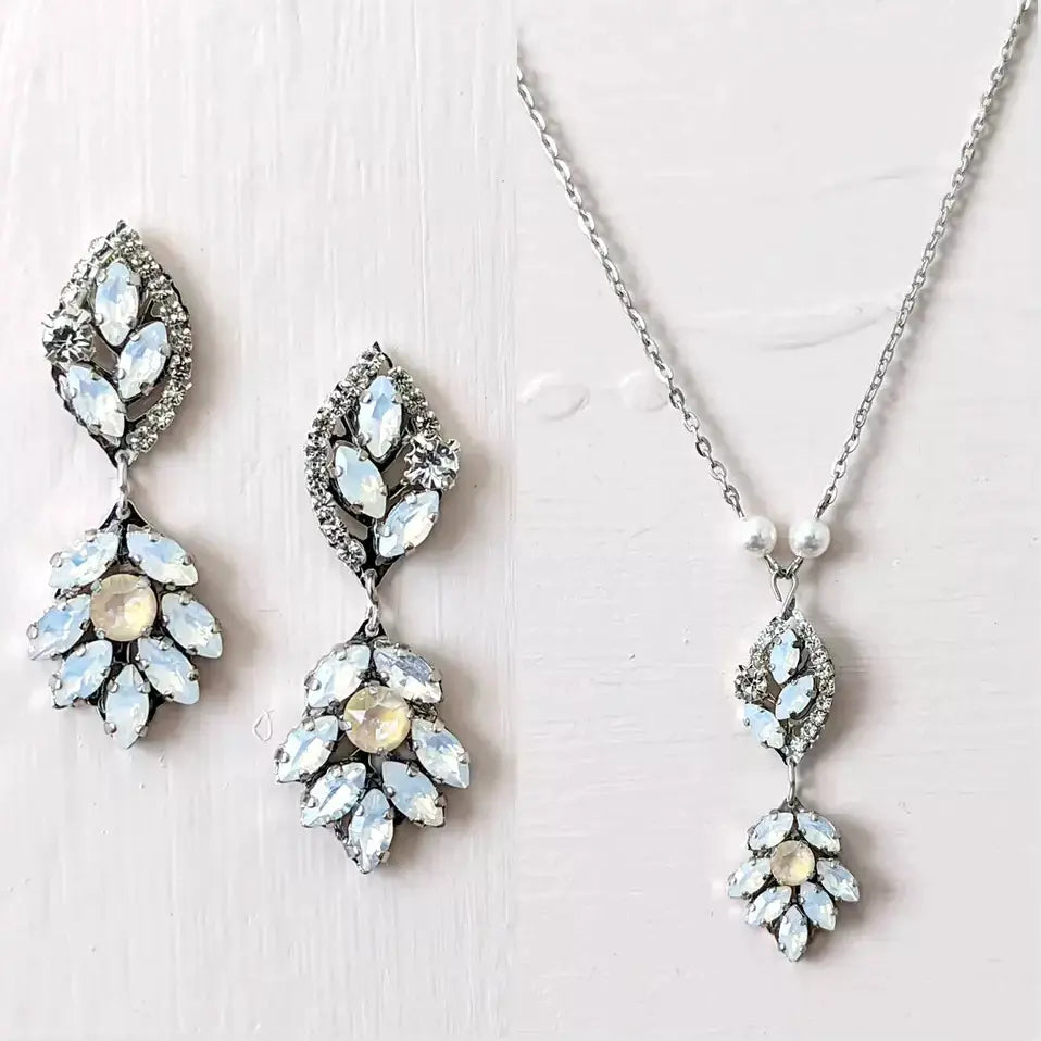 White Opal Vintage Style Necklace - JazzyAndGlitzy